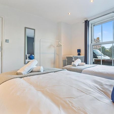 Impeccable 4-Bed House In Brixton London Villa Exterior foto